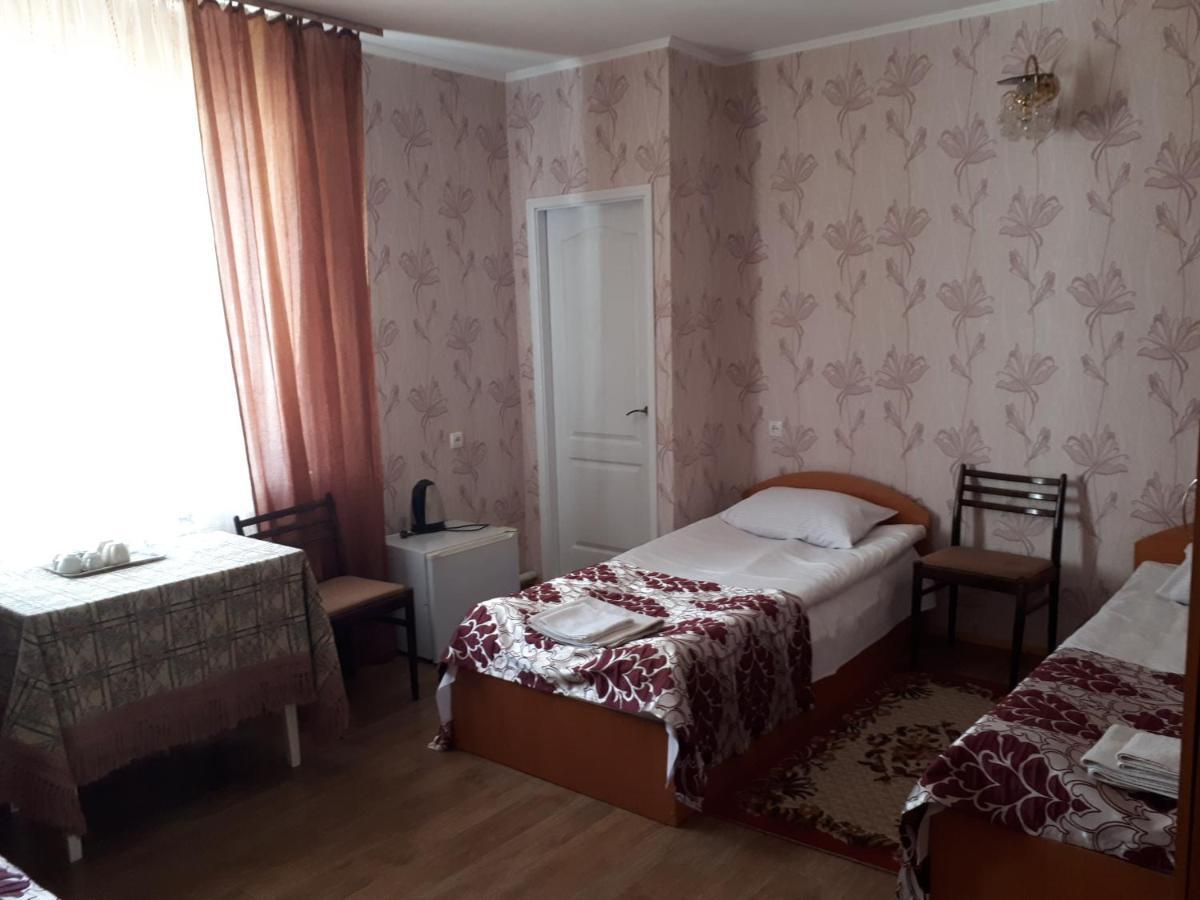 Hotel Gostynnyi Dvir Sharhorod Eksteriør billede